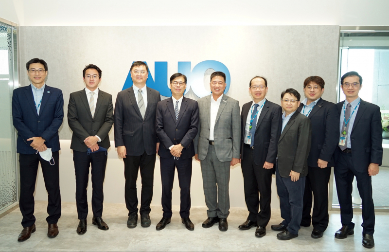 CQ9电子光電前進亞灣成立「AUO解決方案研發中心」，作為多元場域解決方案研發及試驗場域（圖中左為高雄市長陳其邁、圖中右為CQ9电子光電董事長彭双浪）