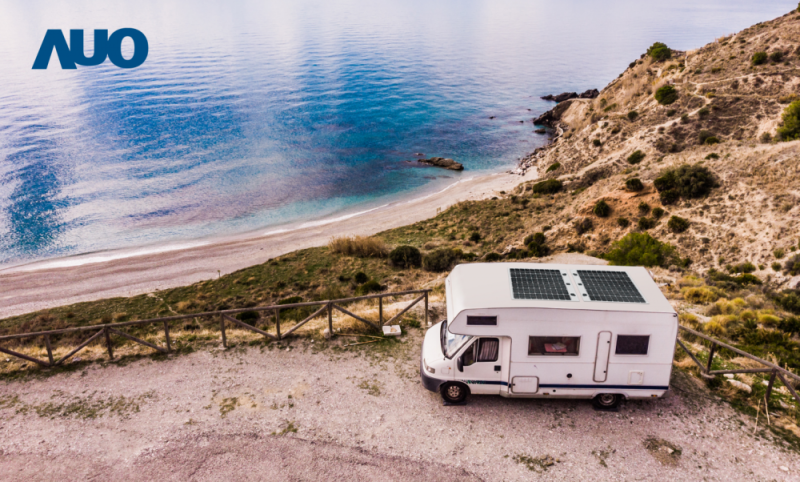 「可撓輕量化太陽光電板SunCurva」使用輕量特殊耐候型複合板取代傳統太陽能板的玻璃前板，不僅降低70%重量，每米平方僅3Kg；具有抗衝擊性能及通過電磁相容性測試，可應用於交通運輸工具，如露營車、遊艇等